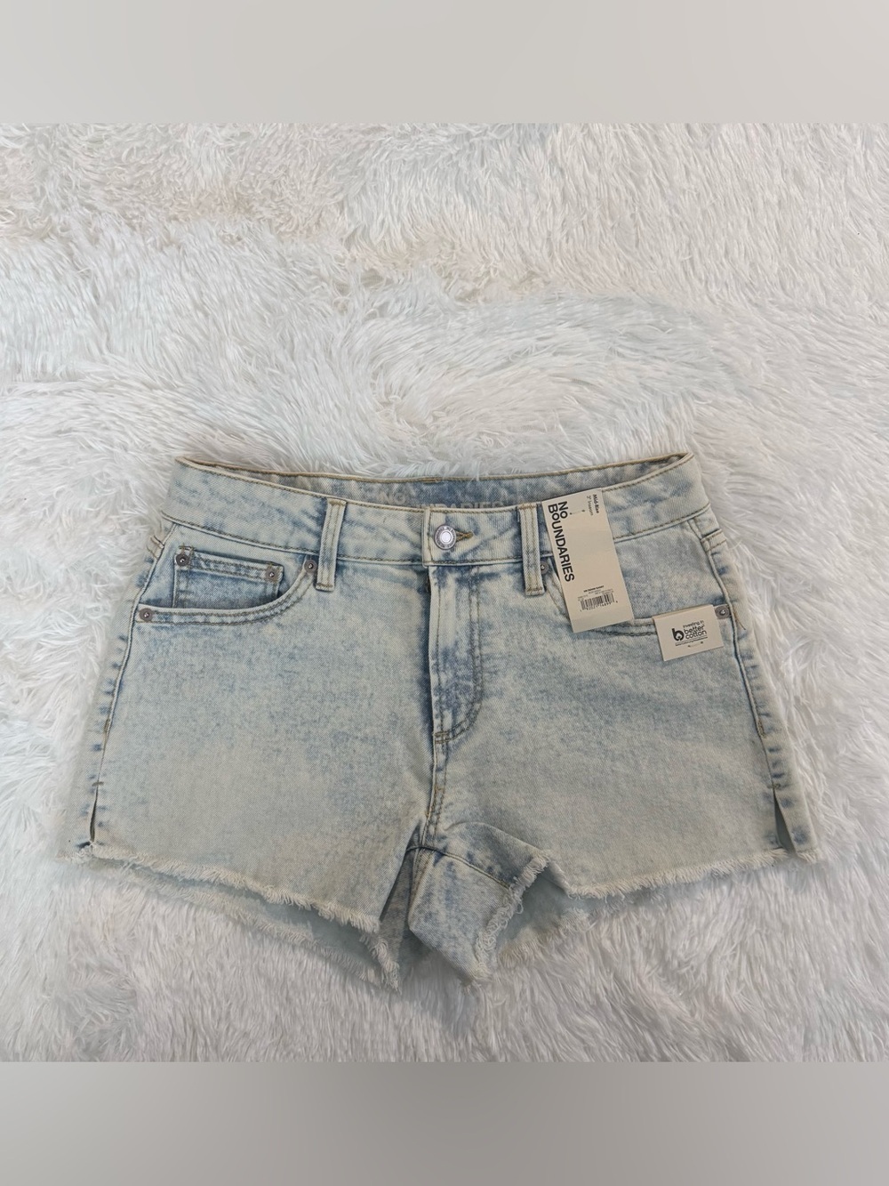 No Boundaries Denim Shorts Acid Wash Light Blue Mid Rise Size 4 Raw Hem Boho NWT